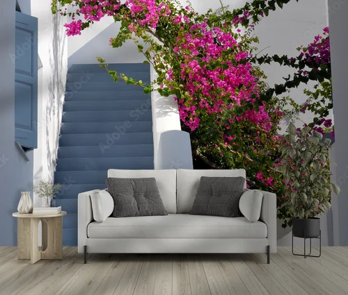Urokliwe schody z bougainvilleą w Grecji