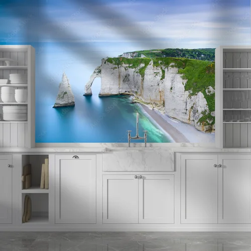 Przepełnione błękitem klify Étretat w Normandii