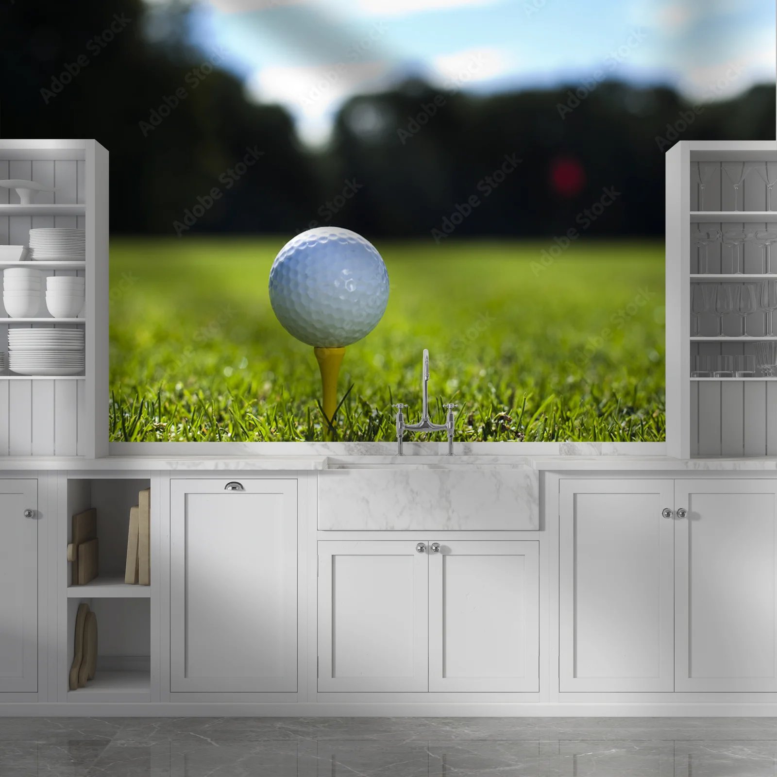 Radość z gry w golf w naturalnym krajobrazie