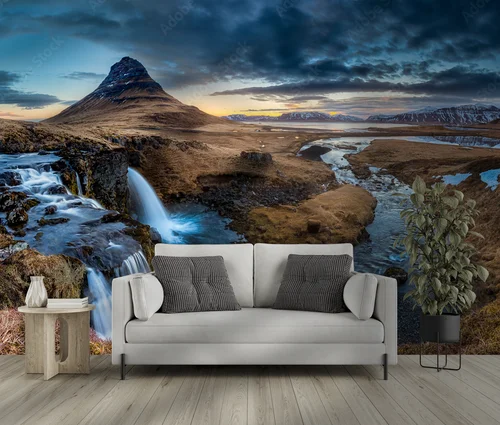 Poranek nad Kirkjufell - Esencja islandzkiego pejzażu