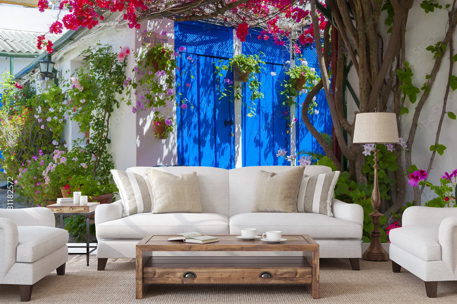 Czarujące patio w pastelowych odcieniach Andaluzji