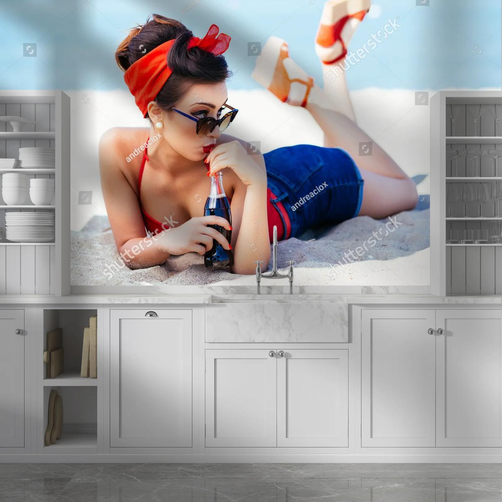 Pin-up nad morzem: piękno i nostalgia w retro stylu