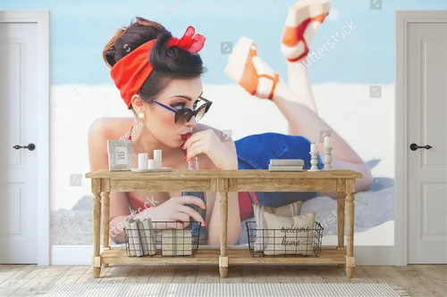 Pin-up nad morzem: piękno i nostalgia w retro stylu
