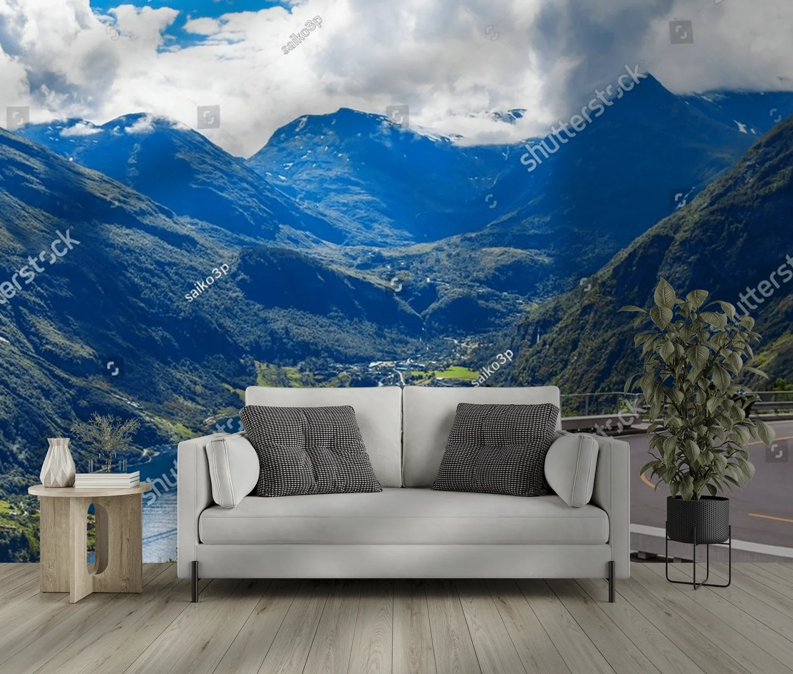 Panoramiczny widok na Geirangerfjord z Ornesvingen