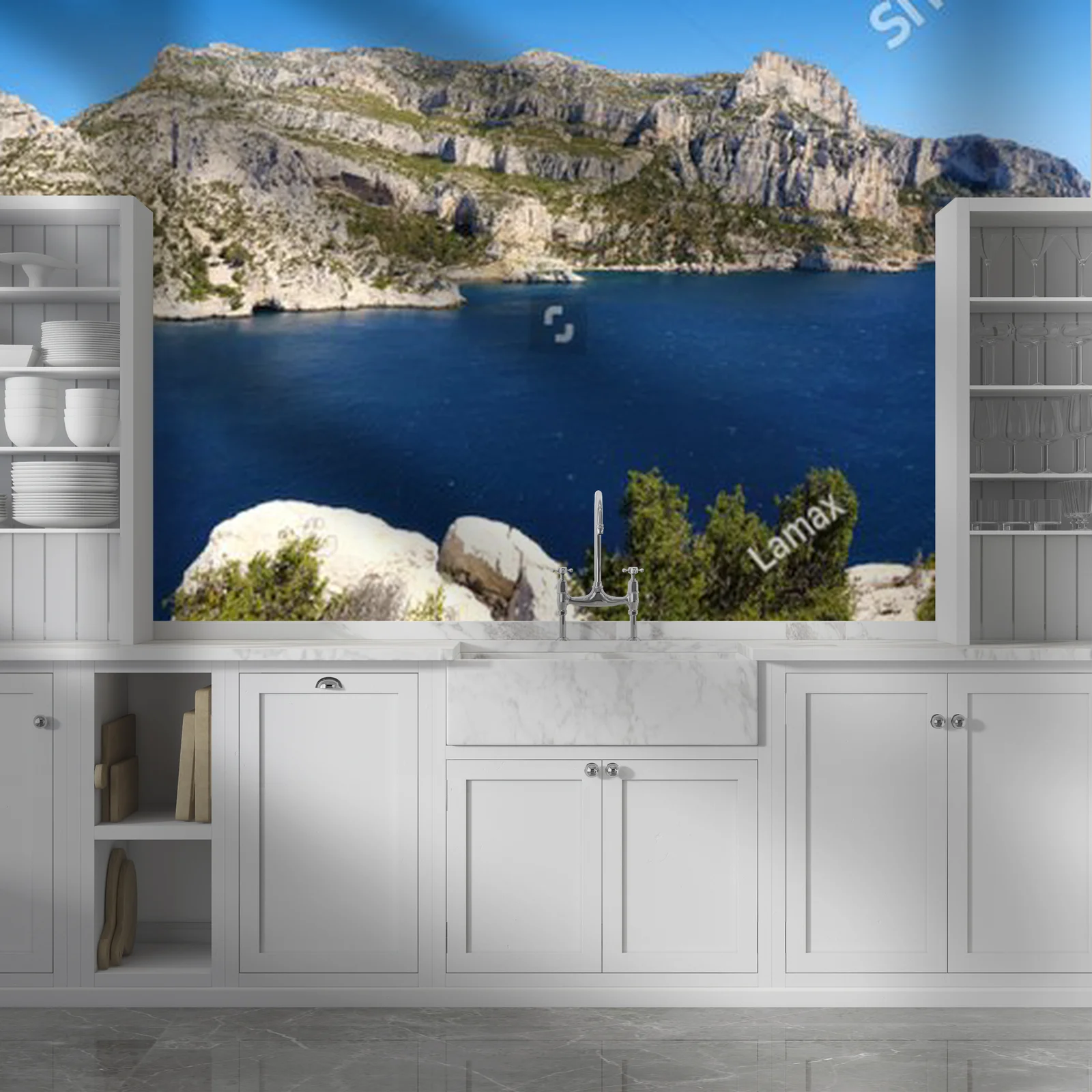 Malownicze calanques Morgiou nad lazurowym morzem