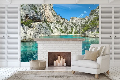 Kolorowe kajaki w bajkowych Calanques