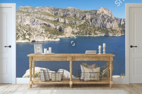 Malownicze calanques Morgiou nad lazurowym morzem
