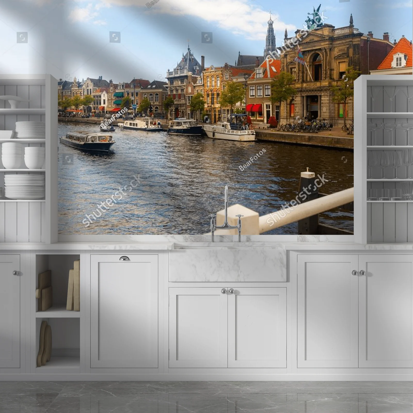 Urokliwe miasteczko Haarlem nad rzeką Spaarne