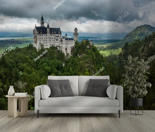 Baśniowy zamek Neuschwanstein w otoczeniu natury