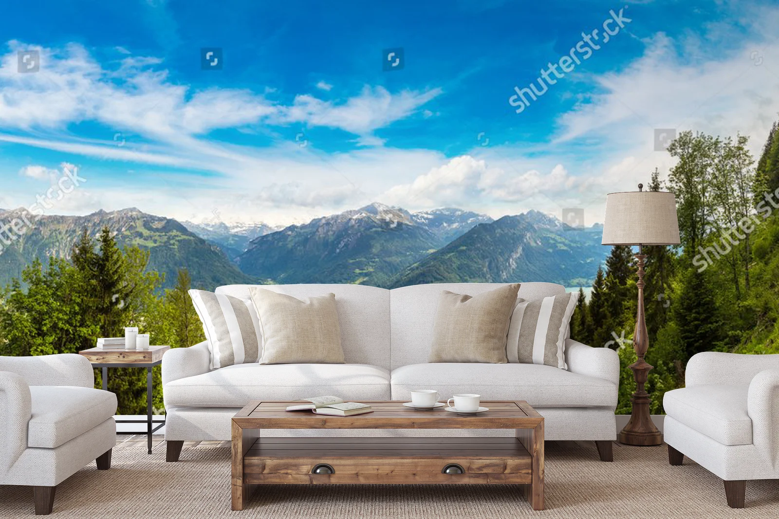 Panoramiczny widok na Interlaken w letnim słońcu