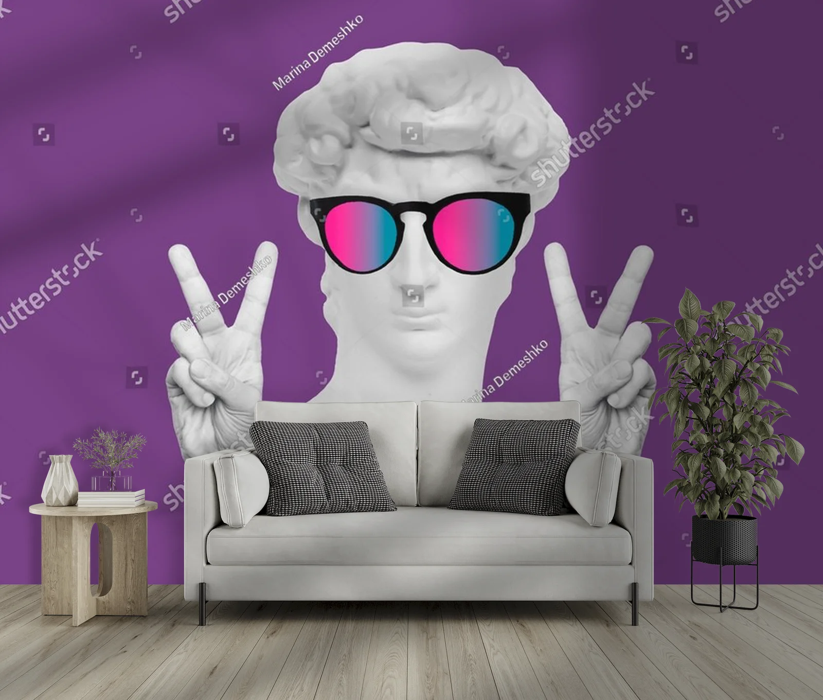 Stylowy David w kolorowych okularach na fiołkowym tle