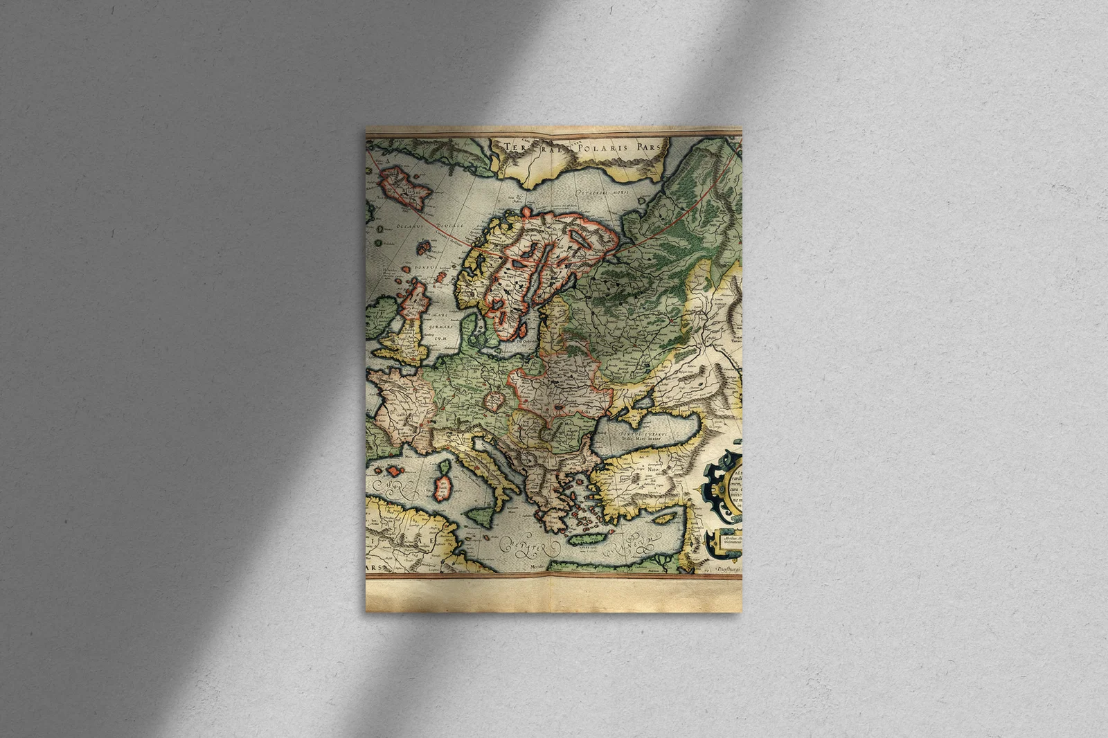 Antyczna mapa Europy w odcieniach piasku