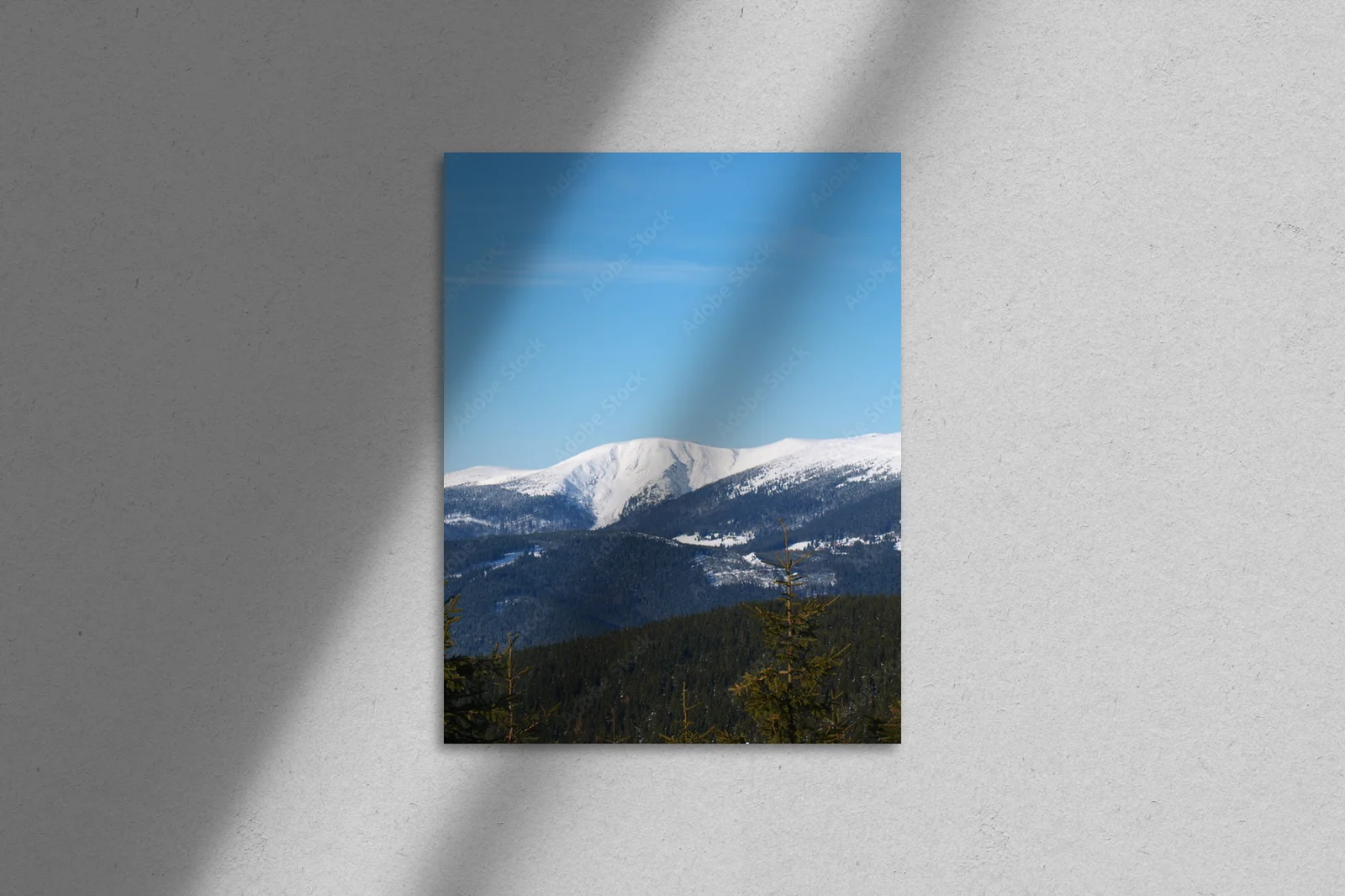 Zimowa panorama Karkonoszy w błękicie