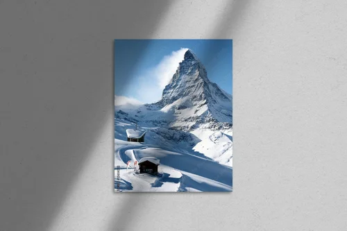 Zimowy Matterhorn w harmonijnych odcieniach niebieskiego