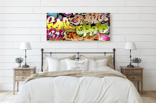 Dynamiczna energia miejskiego graffiti w intensywnych kolorach