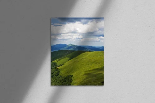 Zielone góry Bieszczady w stonowanych odcieniach