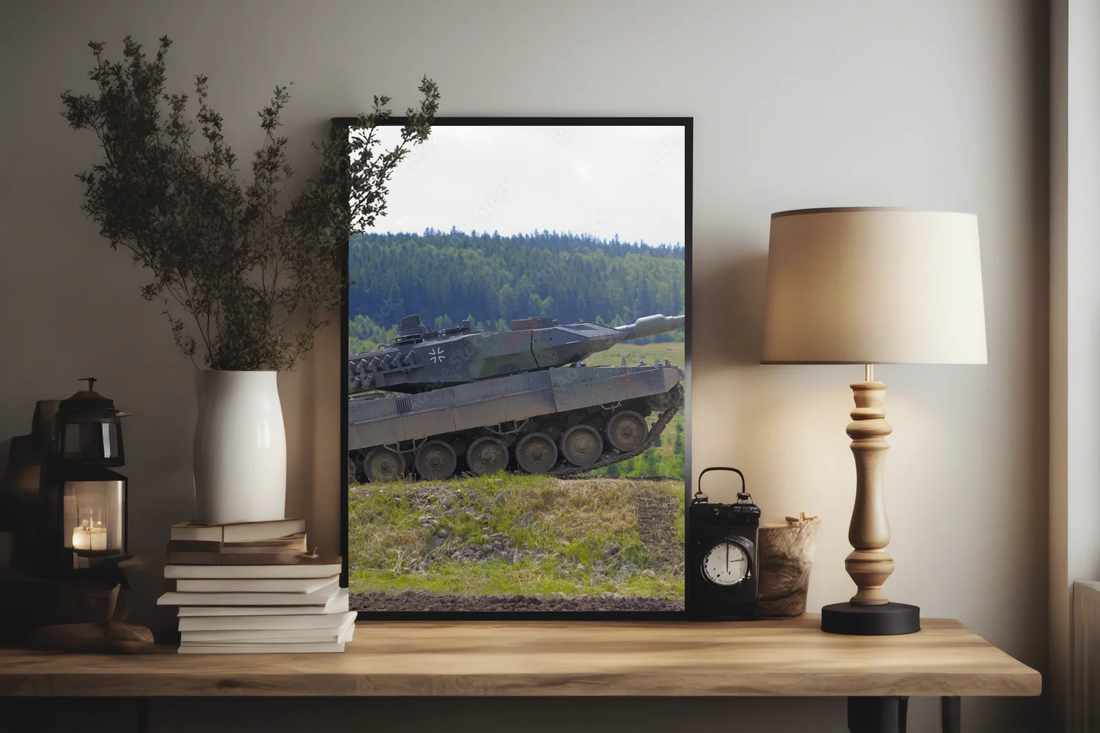 Elegancja w odcieniach szarości z militarnym akcentem