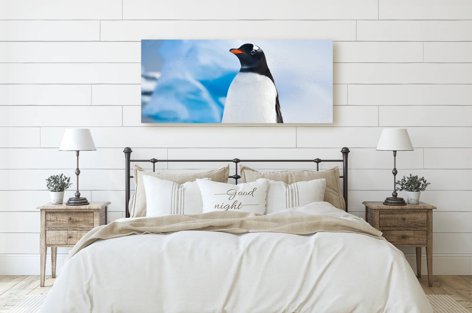 Penguin w otoczeniu skalnych majestatów