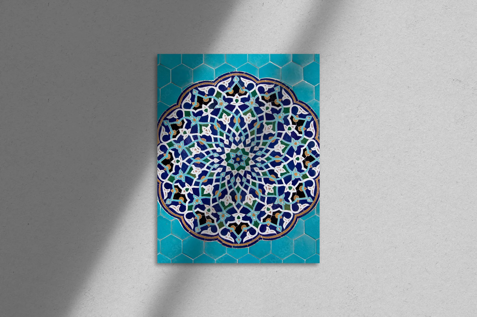 Niebieski mozaikowy ornament w stylu islamskim