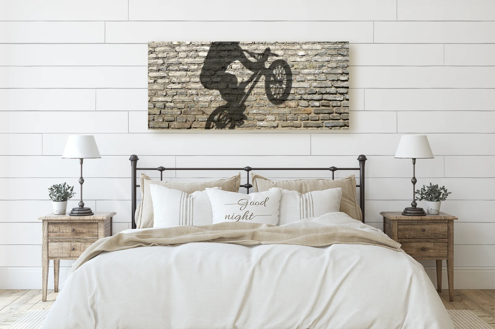Sylwetka BMX na tle miejskich bricków
