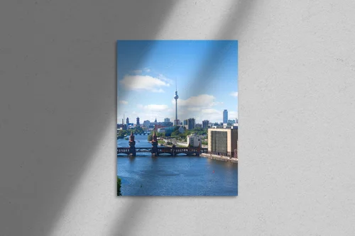 Urokliwe berlińskie skyline nad rzeką Spree