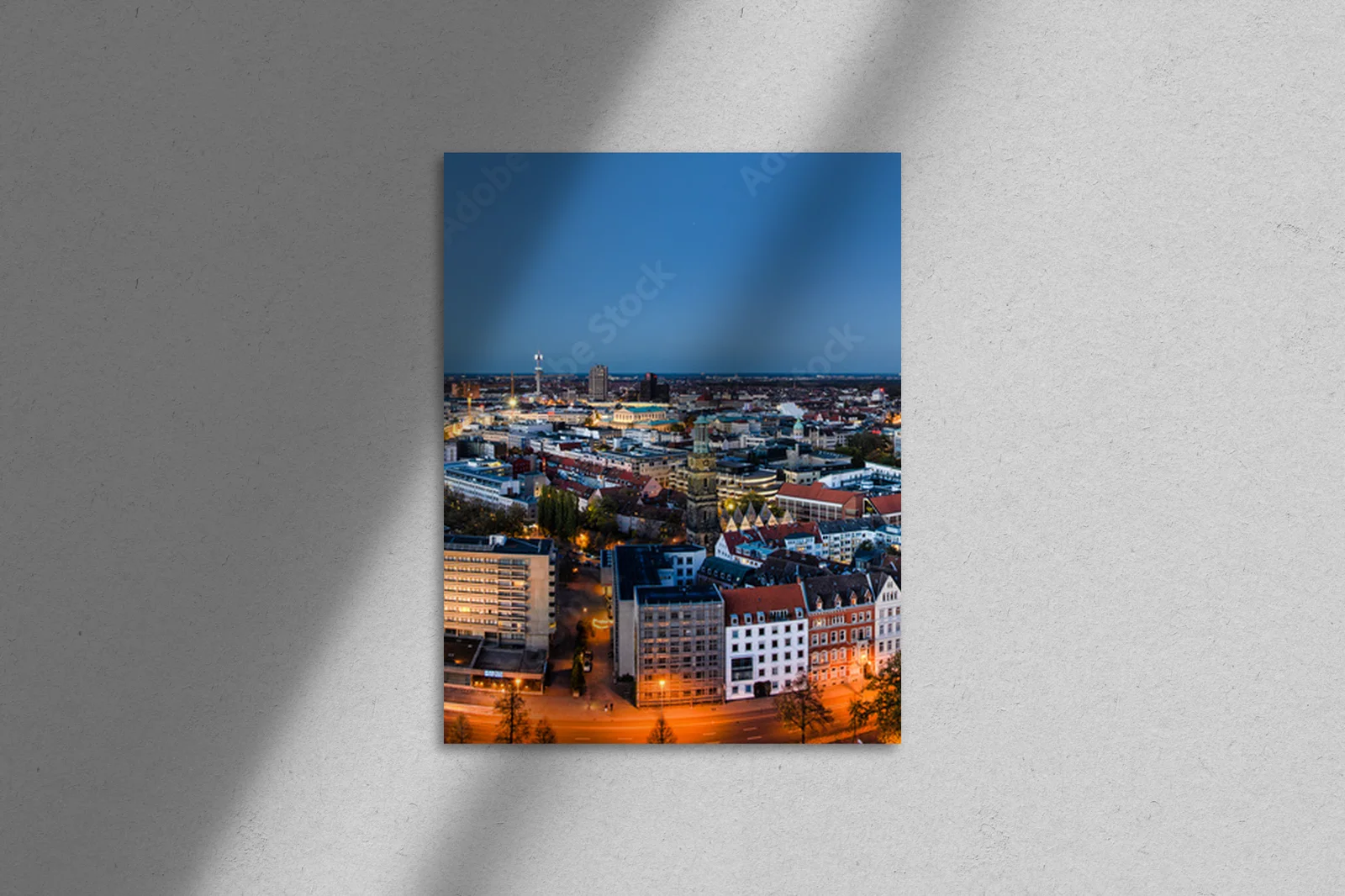 Nocne niebo nad Hanowerem w odcieniach błękitu