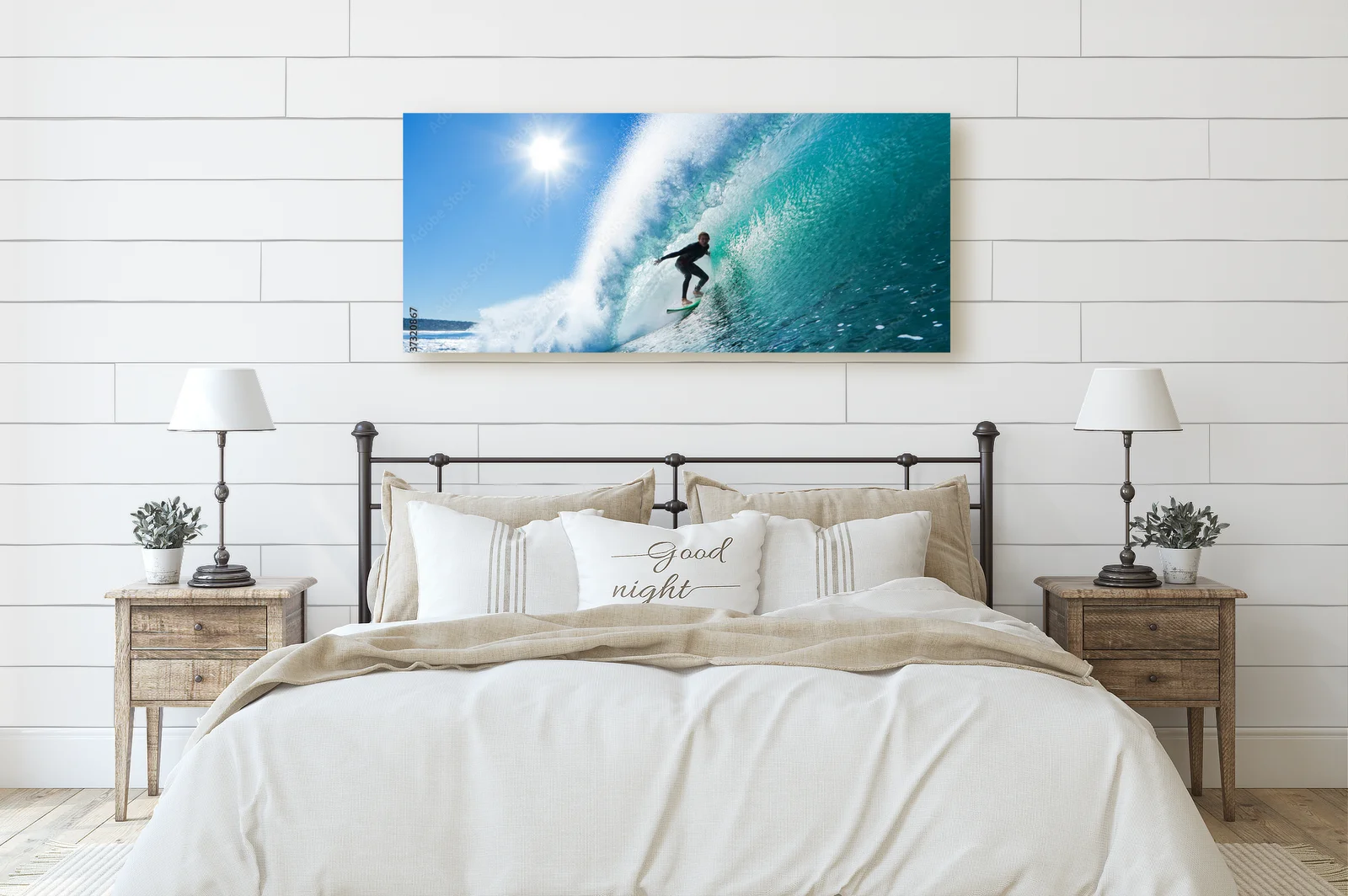 Pod niebem pełnym błękitu – surfer na oceanowej fali