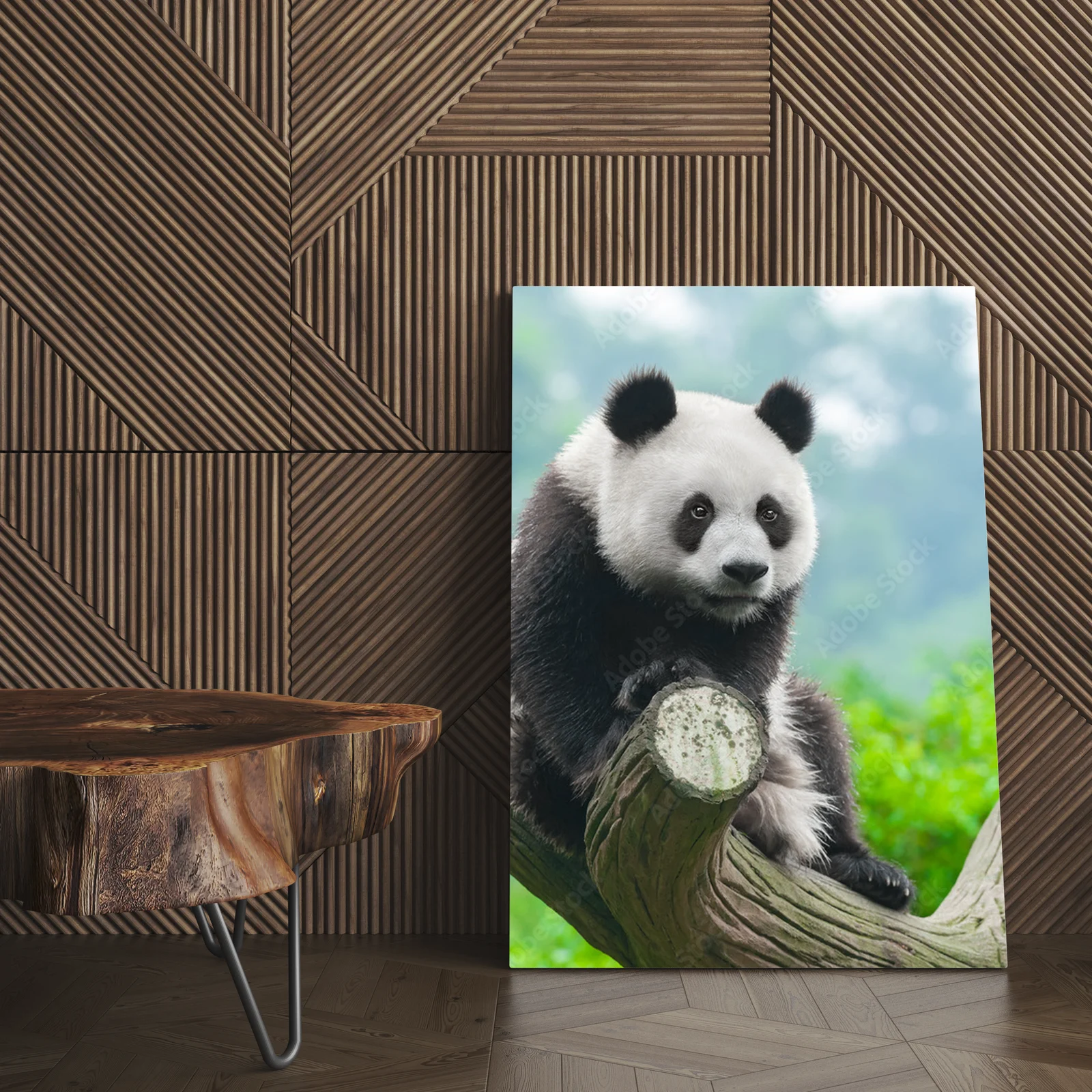 Urocza panda na wroczywych gałęziach drzew