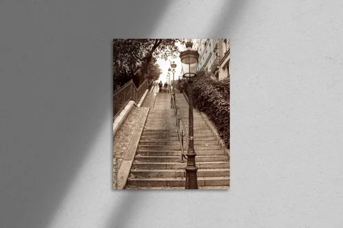 Magicznym świtem Montmartre w zimowej scenerii