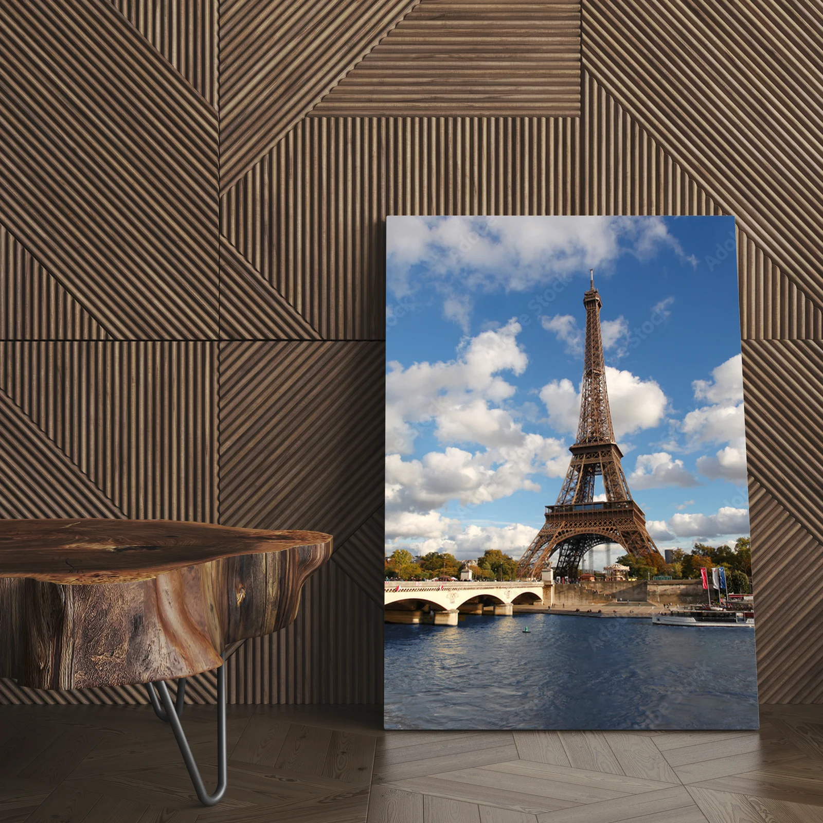Zachwycająca wieża Eiffel'a przy zachodzie słońca