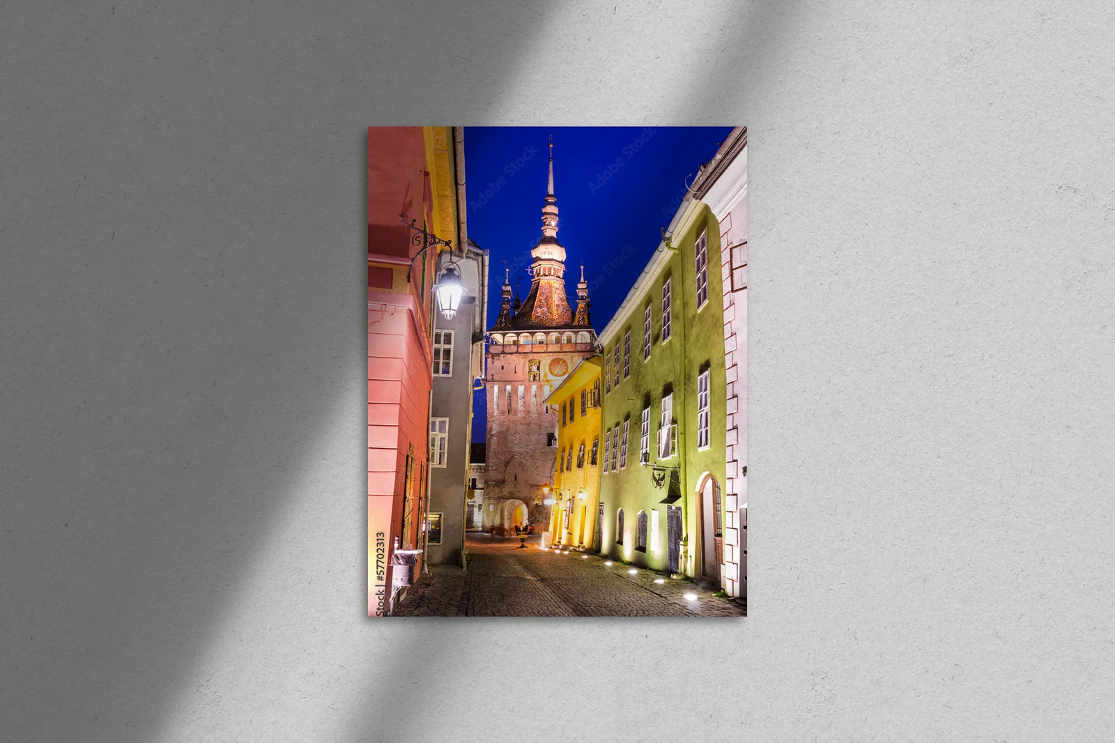 Zachwycająca twierdza Sighisoara pod nocnym niebem