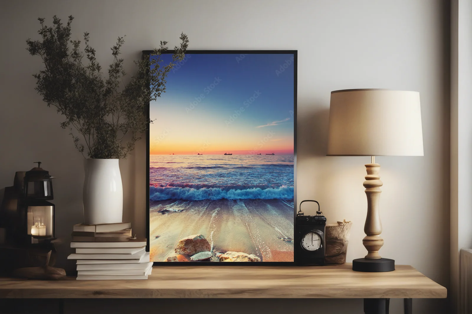 Poranny blask nad oceanem w chłodnych odcieniach