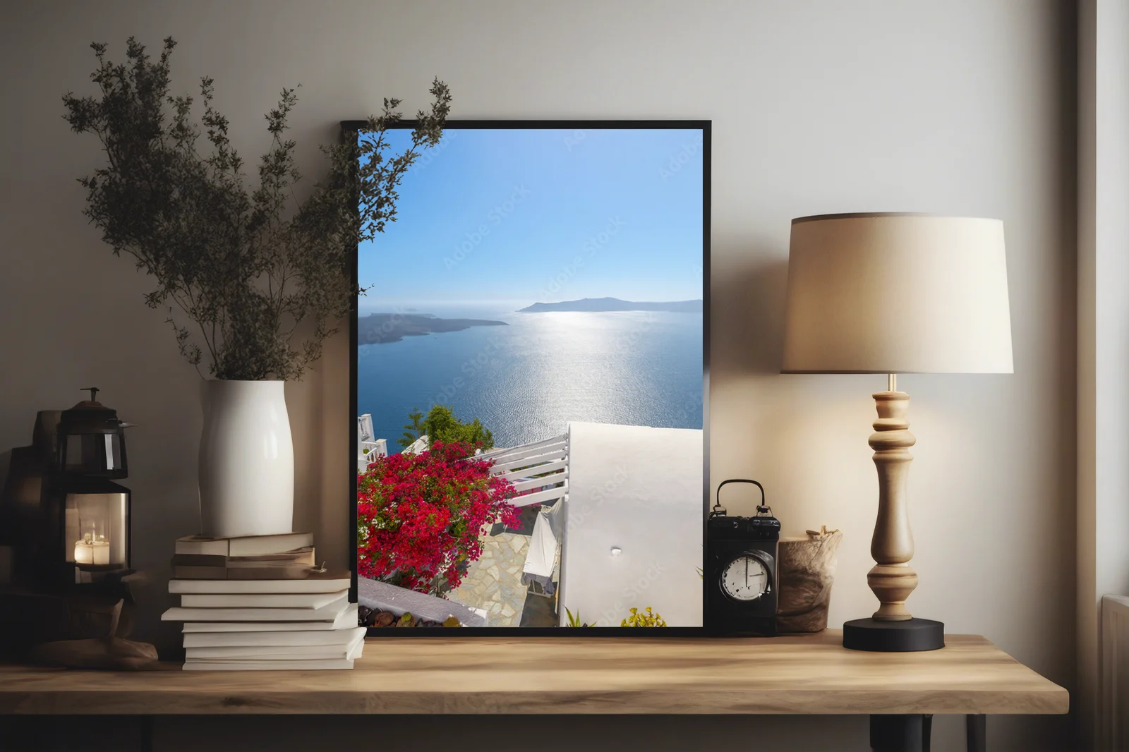 Panoramiczny widok Santorini z morskimi akcentami