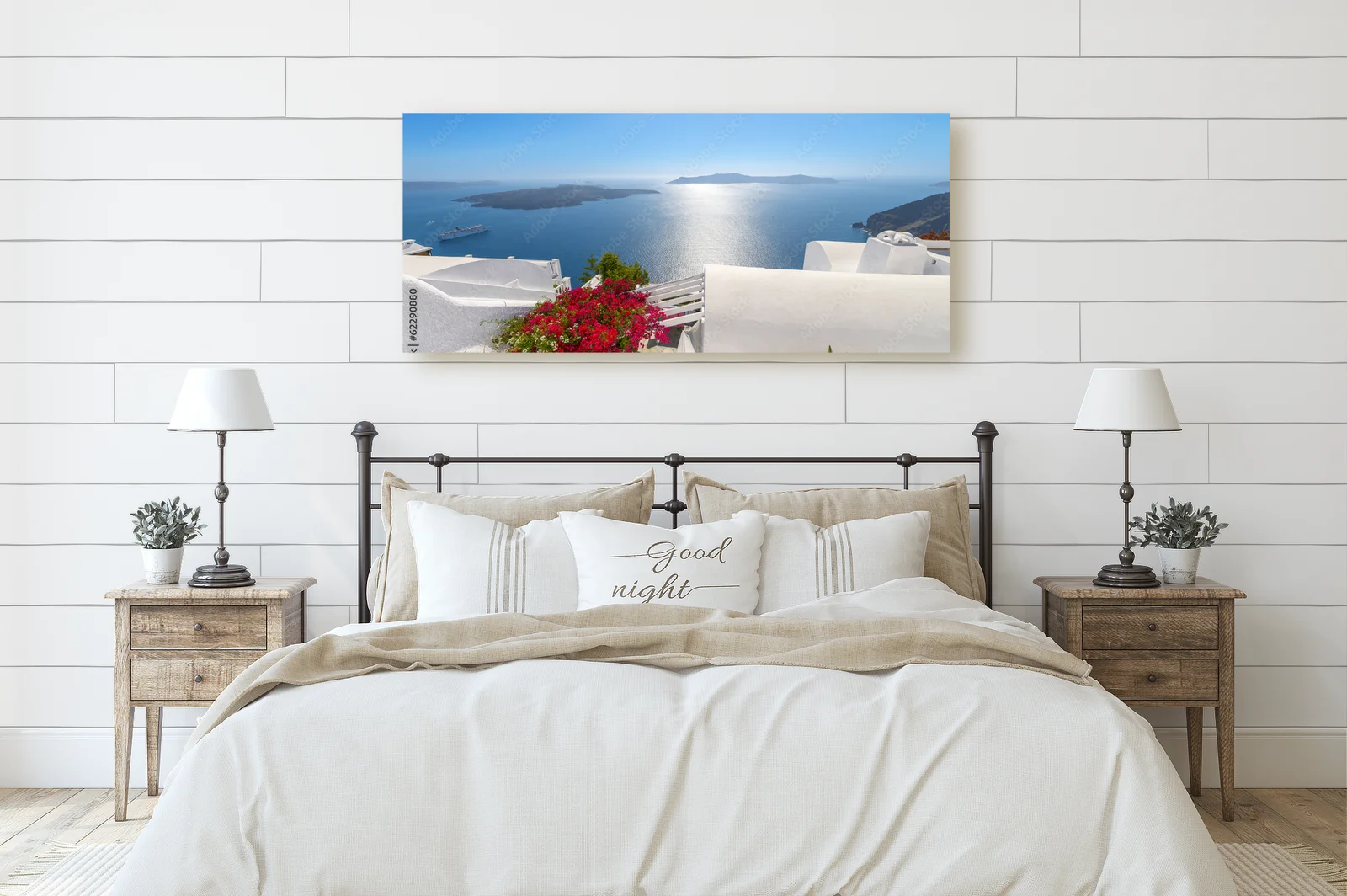 Panoramiczny widok Santorini z morskimi akcentami