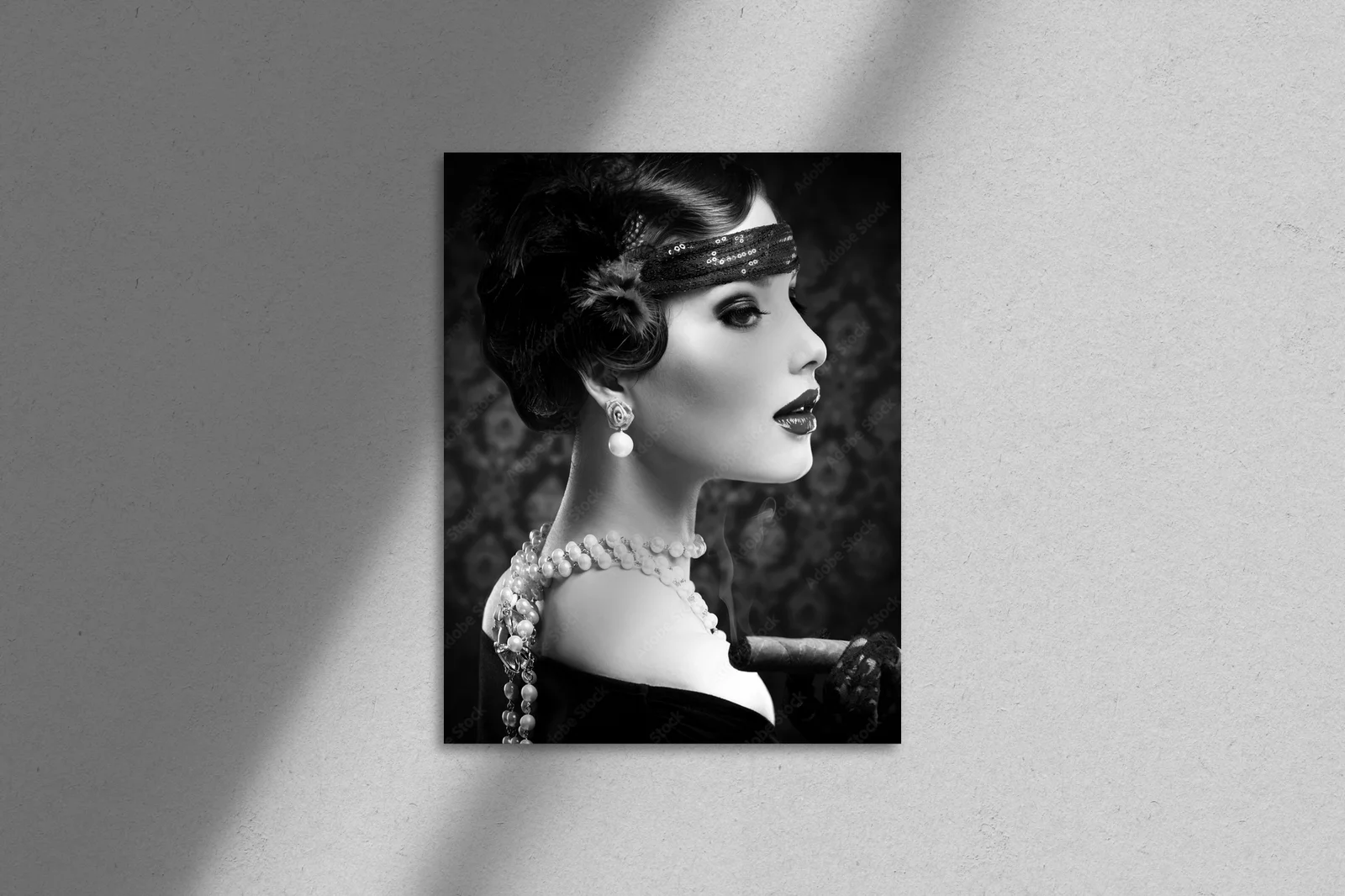 Retro B&W Portret: Vintage Dziewczyna z Cygaro