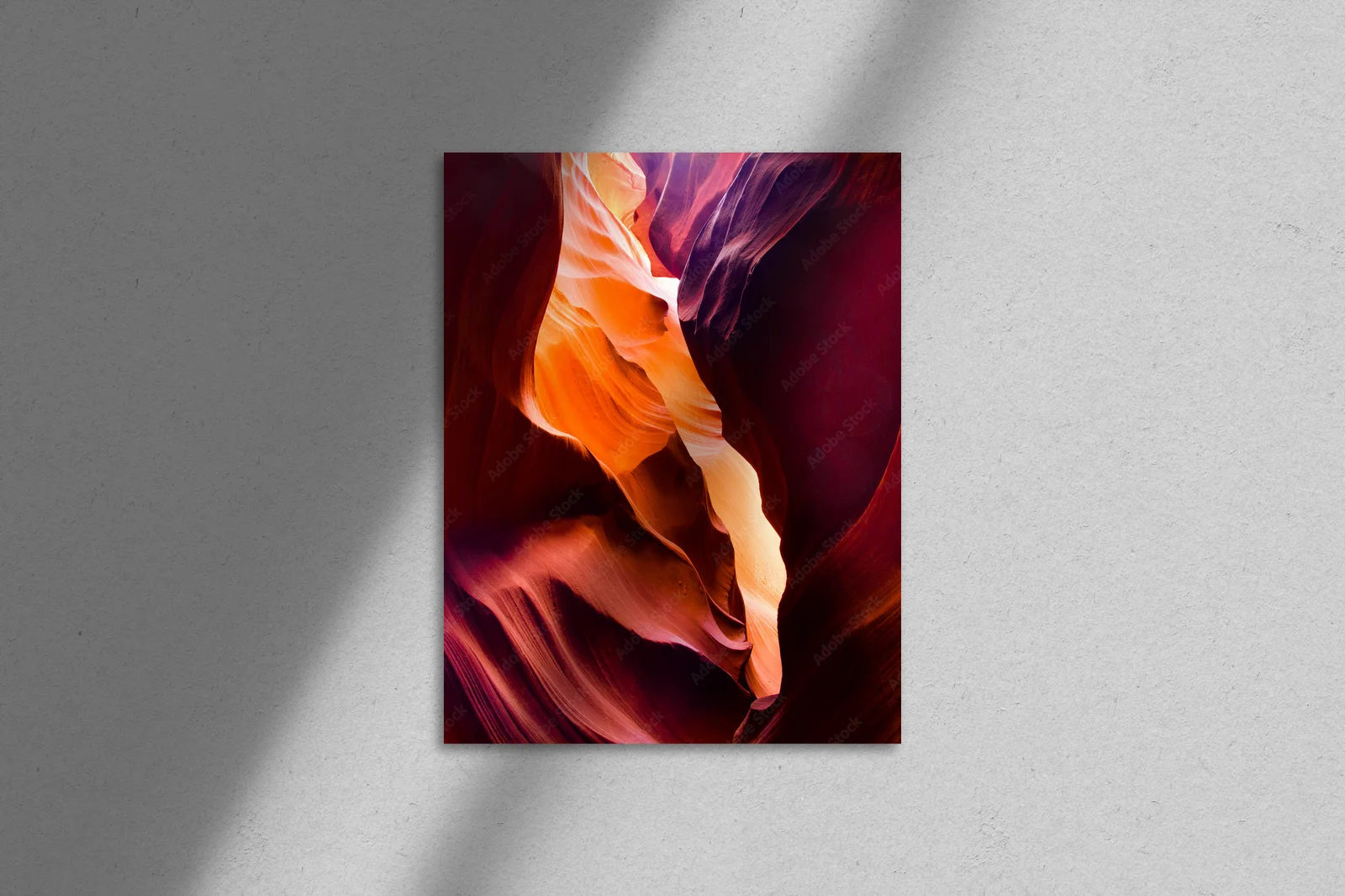 Odkryj magię Antelope Canyon w głębokich barwach