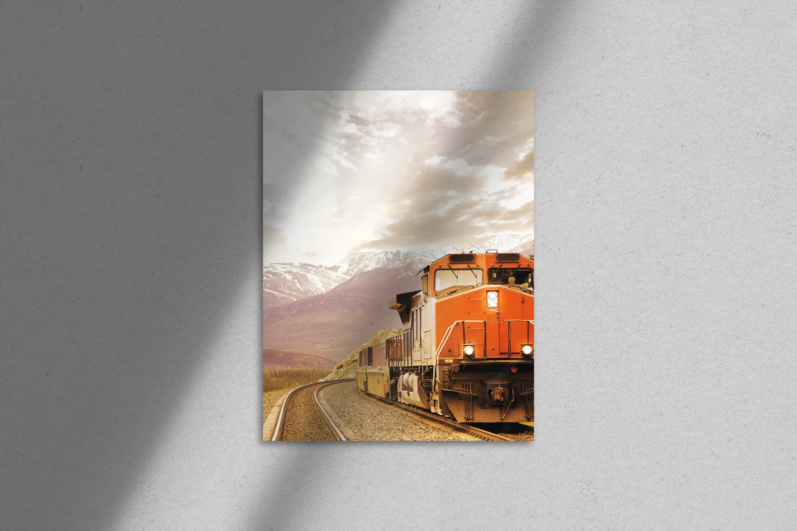 Freight train w kanadyjskich skałach: Majestatyczna podróż