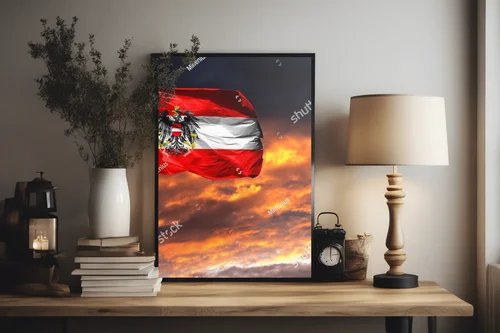 Flaga Austrii unosząca się w kolorowym zachodzie