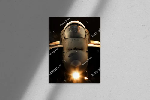 Niezwykła sylweta F/A-18 Hornet przy zachodzie słońca