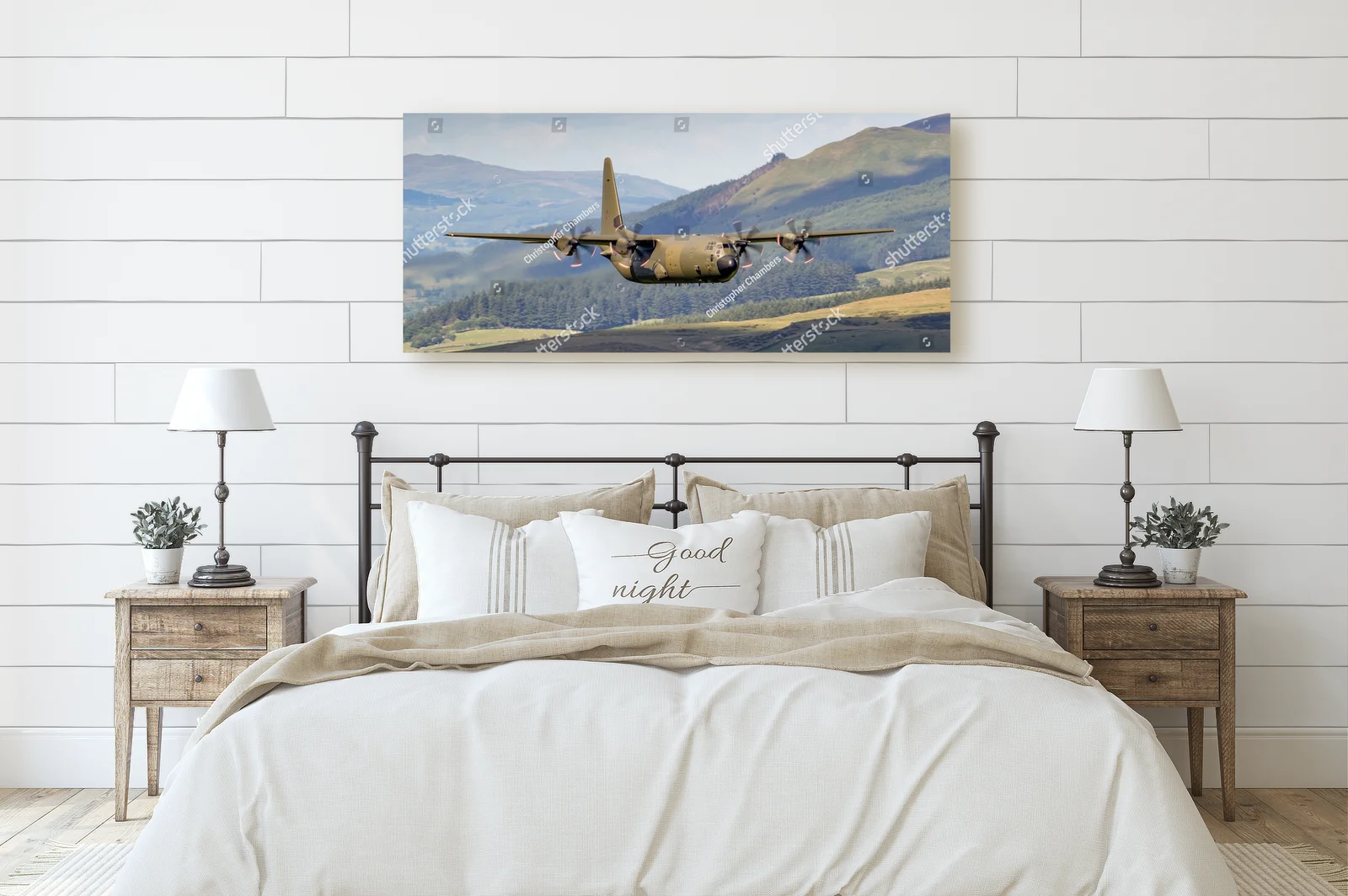 Zielony Lockheed C-130 Hercules nad malowniczym krajobrazem