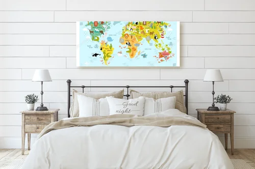 Kolorowa mapa świata z radosnymi zwierzętami dla dzieci