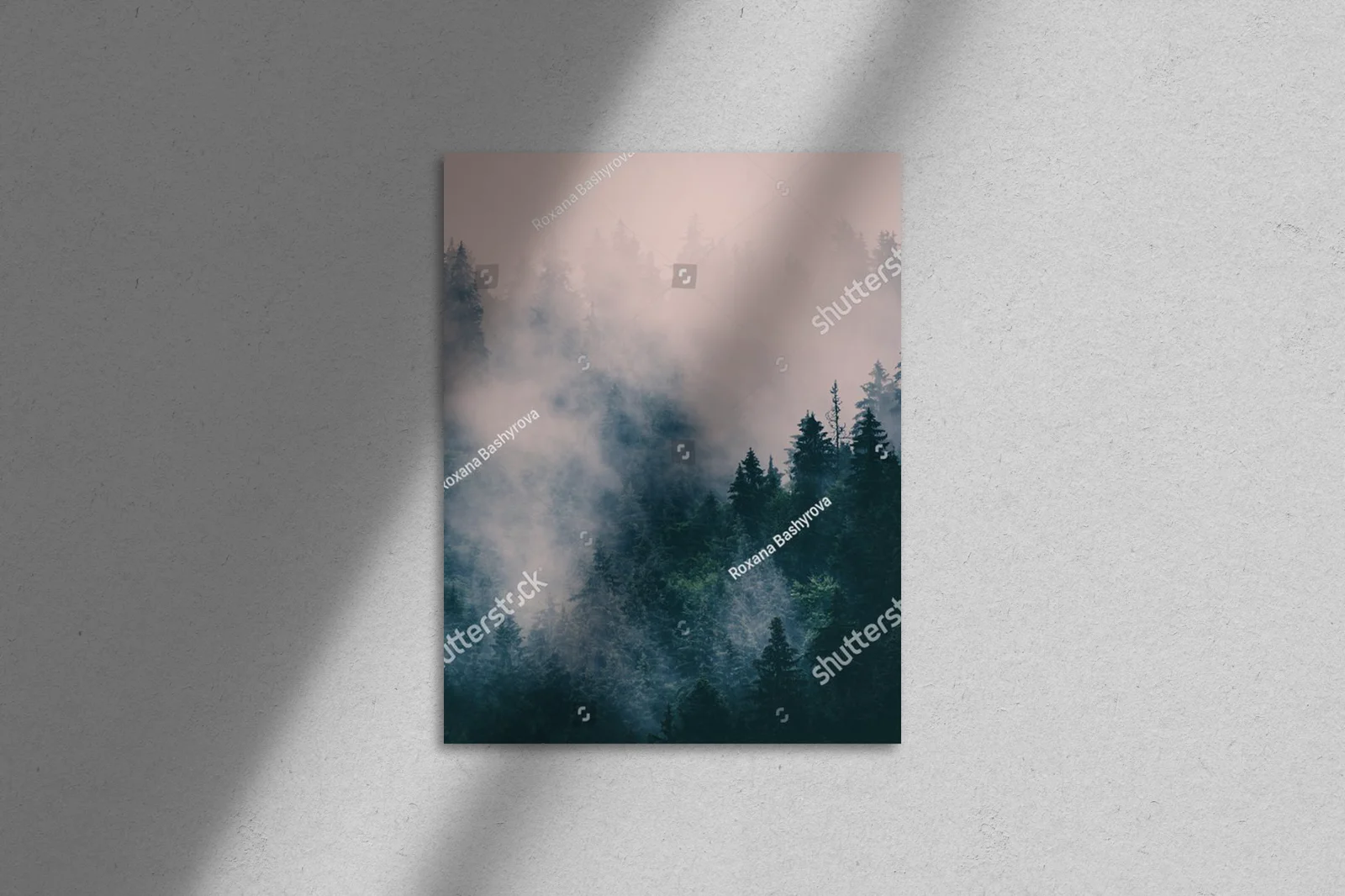 Misty Mountainscape: Mlaski Pejzaż Górski