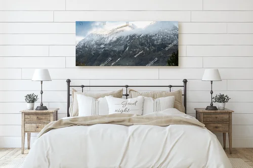 Majestatyczne góry nad fiordem Aurlandsfjord
