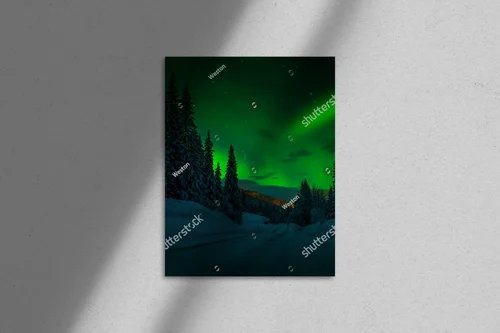 Magiczna polarna iluminacja nad drogą
