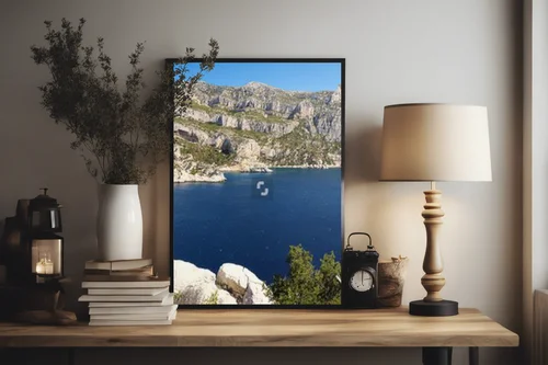 Malownicze calanques Morgiou nad lazurowym morzem