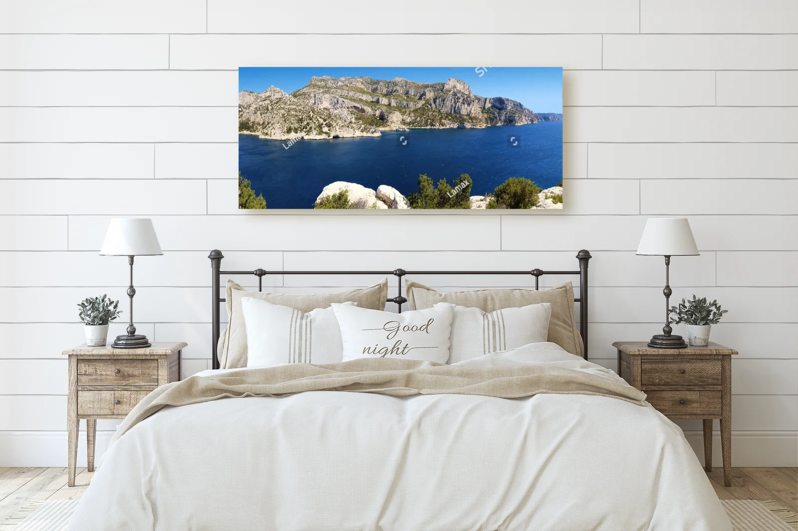 Malownicze calanques Morgiou nad lazurowym morzem