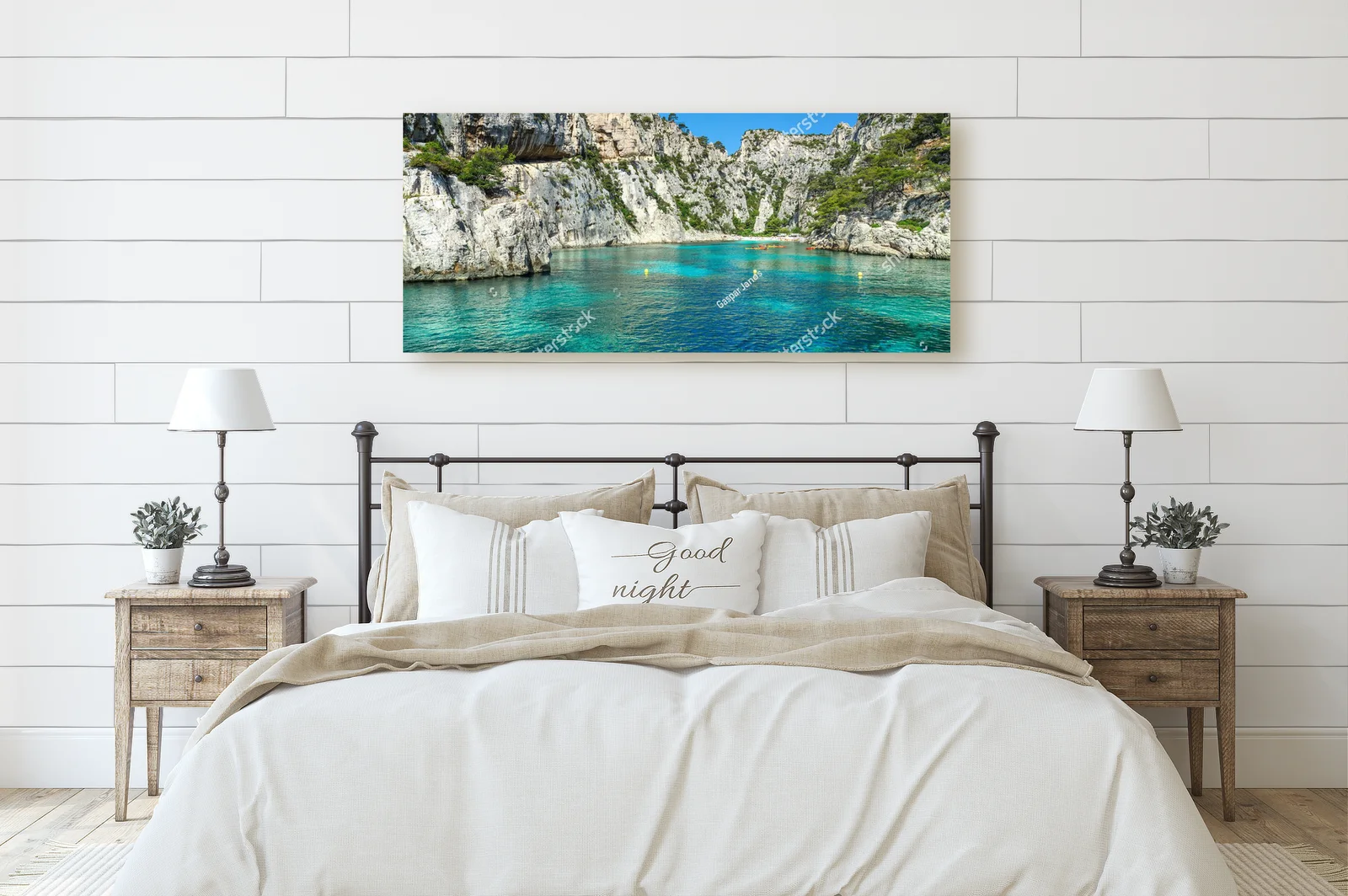 Kolorowe kajaki w bajkowych Calanques