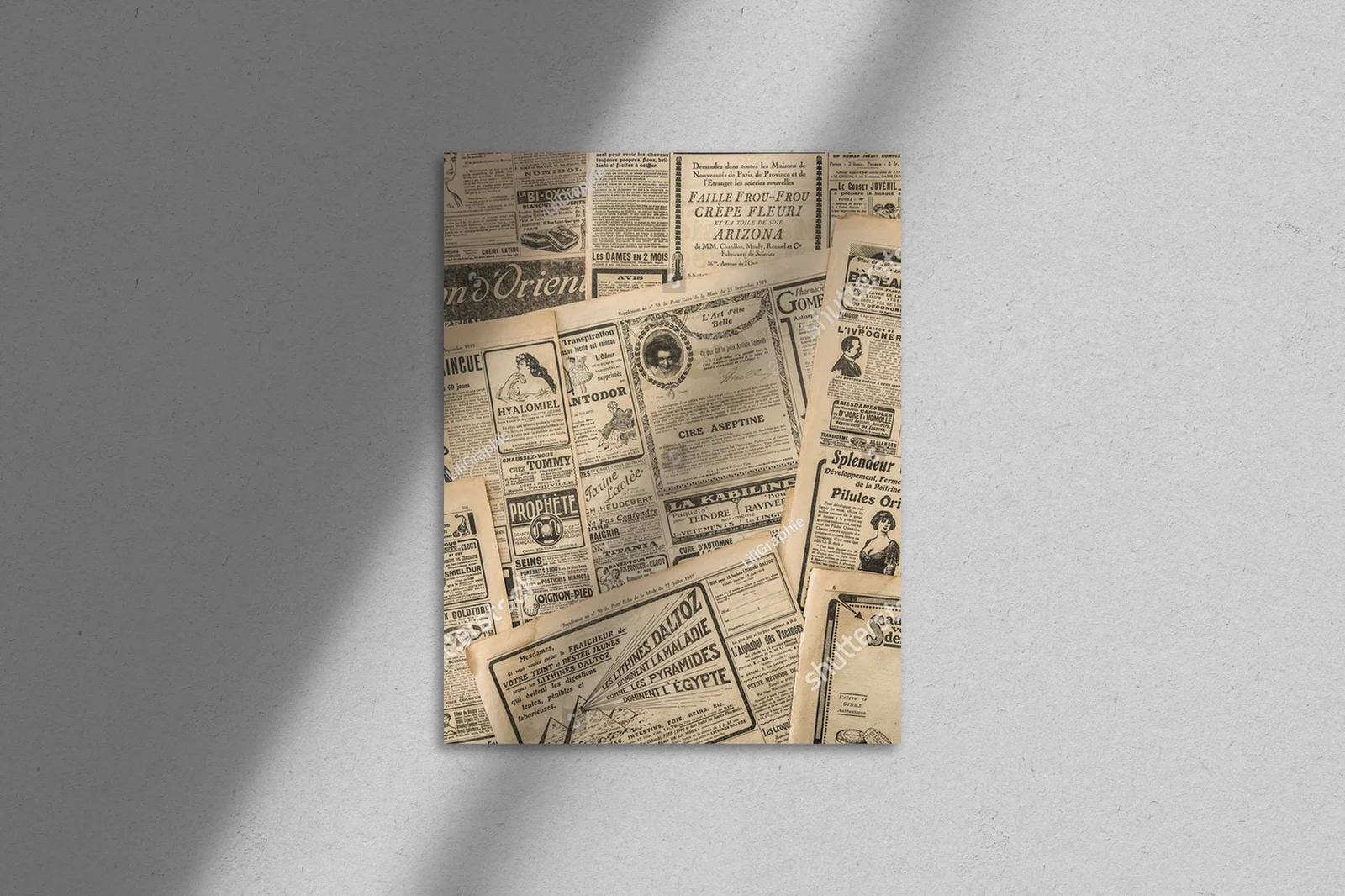 Antyczne strony gazet w nostalgicznych barwach