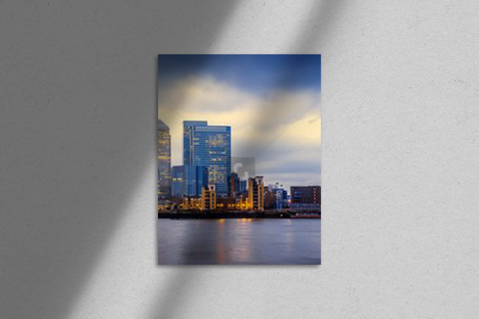Wizjonerski pejzaż Canary Wharf w blasku nocy