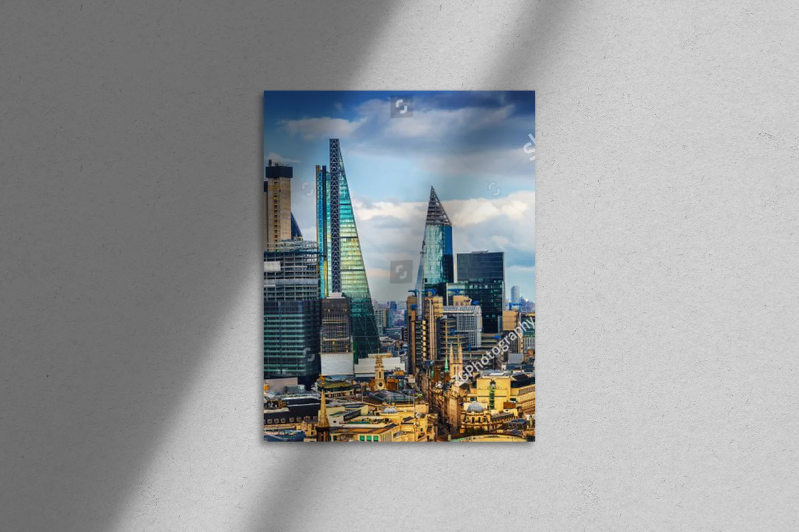 Panoramiczny pejzaż Londynu w złotej godzinie